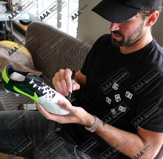 Bota de futbol Nike Premier 3 firmada a mano por Alisson Becker en blanco amarillo Etsy Mexico