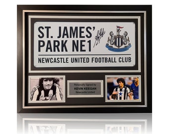 Kevin Keegan ręcznie podpisane białe metalowe tabliczki „St James Park” w luksusowej klasycznej ramie