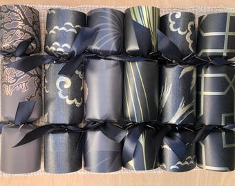 Black and gold crackers