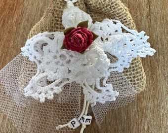 Wedding Favour crochet keychain 30 pieces baby shower Favours lace with Candy, Guests gift for Celebrations, Initial personalized keychain