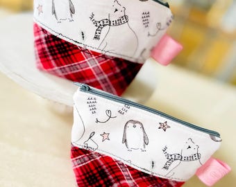 Bolsa de proyecto hecha a mano con forma de pingüino de invierno, para tejer o hacer ganchillo, con cremallera.