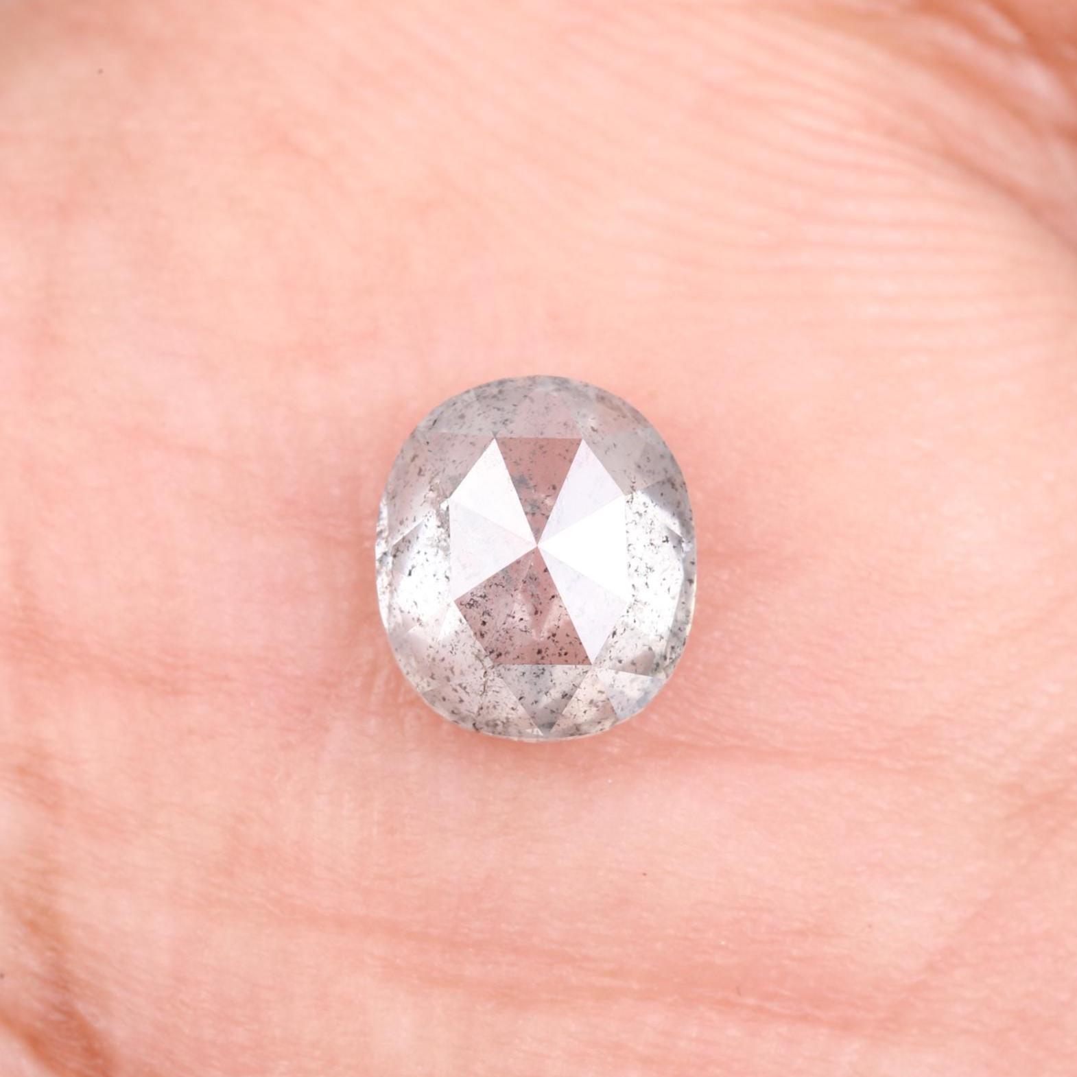 1.46 CT、7.20 X 6.30 MM、ソルト アンド ペッパー ダイヤモンド 1.46 CT、7.20 X 6.30 MM、ソルト アンド ペッパー ダイヤモンド