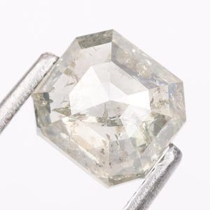 2.00 CT、7.20 X 6.70 MM、ソルト アンド ペッパー ダイヤモンド、エメラルド シェイプ ダイヤモンド、婚約指輪用天然ルース ファンシー グレー エメラルド カット ダイヤモンド。