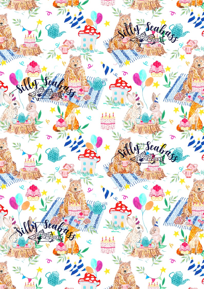 K&ouml;nnte beinhalten: Ein skurriles Aquarellmuster mit einem B&auml;ren, Hasen, einem Fuchs und einem Fisch auf wei&szlig;em Hintergrund. Das Muster enth&auml;lt eine Vielzahl von bunten Elementen wie Sterne, Ballons, Cupcakes und Teetassen. Der Text "Silly Seabass" wird im gesamten Muster wiederholt.