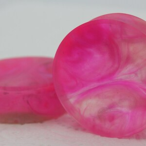 1 pair of 40mm resin plugs