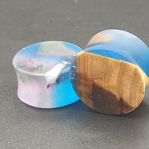 1 Pair of 20mm Handmade Resin and Olive wood Plugs