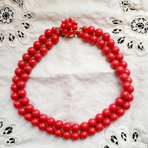 1960s Vintage Dark Pink Bead Necklace
