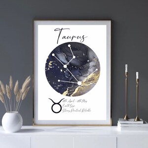K&ouml;nnte beinhalten: Taurus-Sternzeichen-Konstellationsdruck mit einem schwarzen und goldenen Marmorhintergrund. Der Druck zeigt das Stier-Symbol, die Daten und Eigenschaften: "20. April - 20. Mai, Erdzeichen, Stark, Praktisch, Zuverl&auml;ssig".
