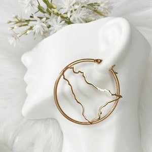 Boucles d'oreilles de la Sicile dessinées à la main, créoles découpées en carte de la Sicile, collier de la fierté sicilienne, carte de la Sicile en acier inoxydable, cadeau bijoux Trinacria