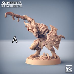 Puede incluir: Una miniatura impresa en 3D de una criatura parecida a un lagarto que sostiene una espada y un escudo. La miniatura está pintada de color marrón claro y está de pie sobre una base redonda. La miniatura está etiquetada con "A" y forma parte de un conjunto de miniaturas.
