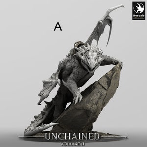 Puede incluir: Una escultura de dragón miniatura blanca y detallada, posada sobre una roca. El dragón tiene alas y una cola larga. La escultura forma parte de la colección Unchained Volume II.