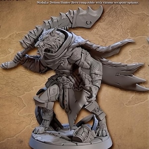 Puede incluir: Una figura miniatura gris y detallada de una criatura parecida a un lobo con una capa con capucha, sosteniendo un arma grande con hoja. La figura está de pie sobre una base circular. El texto "CAPTAIN FENRIR - WULFHEART FORM" y "Modular Demon Hunter Hero compatible with various weapons options." es visible sobre la figura.