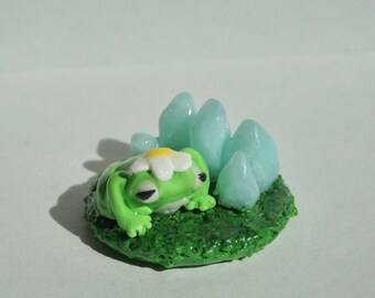 Frog around crystals- handmade polymer clay figurine/decoration- cute frog figurine