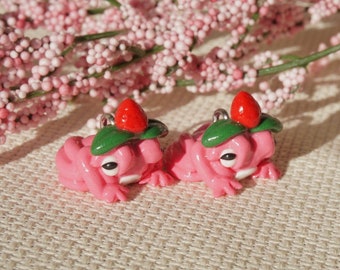 Erdbeer Frosch Ohrringe- handgemachte Polymer Clay Frosch Ohrringe- einzigartiger Froschschmuck