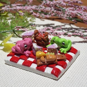 Frog picnic figurine - handmade polymer clay figurine/decoration- cute frog sculpture