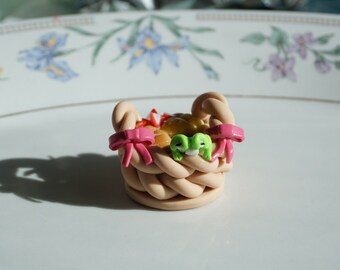 Coquette picnic basket frog figurine- handmade polymer clay figurine/decoration- cute frog sculpture