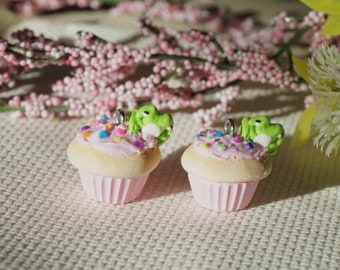 Rana en cupcake - pendientes o llavero - joyería de arcilla polimérica