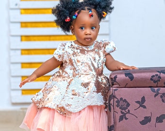 アグバダ、ベビードレス、男の子用スーツ、男の子用服、アフリカの男の子用衣装、アフリカの男の子用ドレス。子供用アグバダ