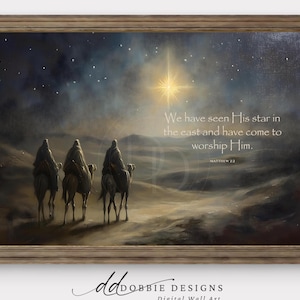 Könnte beinhalten: Digitaler Wandkunstdruck mit drei Figuren auf Kamelen, vor einem Nachthimmel mit einem hellen Stern. Das Kunstwerk enthält den Text "Wir haben seinen Stern im Osten gesehen und sind gekommen, ihn anzubeten."