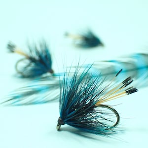 Claret Bumble Wet Fly, tripla hackle in nero, claret e blu per trote fario, trote iridee e altre specie, regalo per la pesca.
