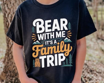 Maglietta per bambini in cotone pesante™ "Bear With Me It's A Family Trip"