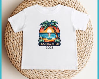 Första strandresan 2025 baby-t-shirt, familjestrandresan spädbarnströja, strandresan 2025 t-shirt babypojke, babyflicka strandresan t-shirt