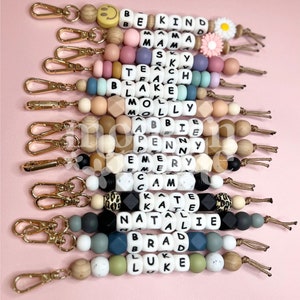 Name Silicone Beaded Keychain, Custom Keychain, Personalized Gift, Diaper Bag, Backpack, Silicone Bead, Wood Beads