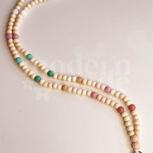 Cordino in silicone arcobaleno con perline di legno, porta badge, collana, regalo per il ritorno a scuola, chiusura di sicurezza. immagine 5