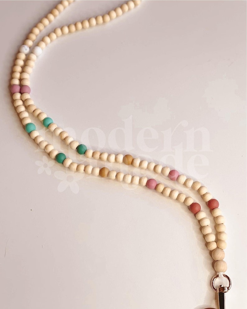 Cordino in silicone arcobaleno con perline di legno, porta badge, collana, regalo per il ritorno a scuola, chiusura di sicurezza. immagine 5