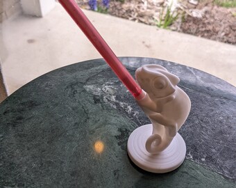 Chameleon Pen Holder