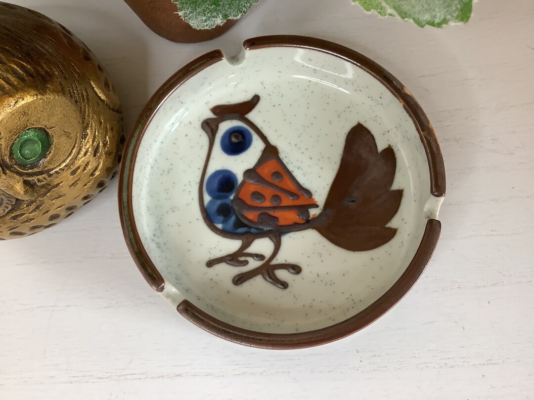 Japan Pottery Net / YURIKINSAITSUBO TORITACHI (Jar in underglaze gold Birds)