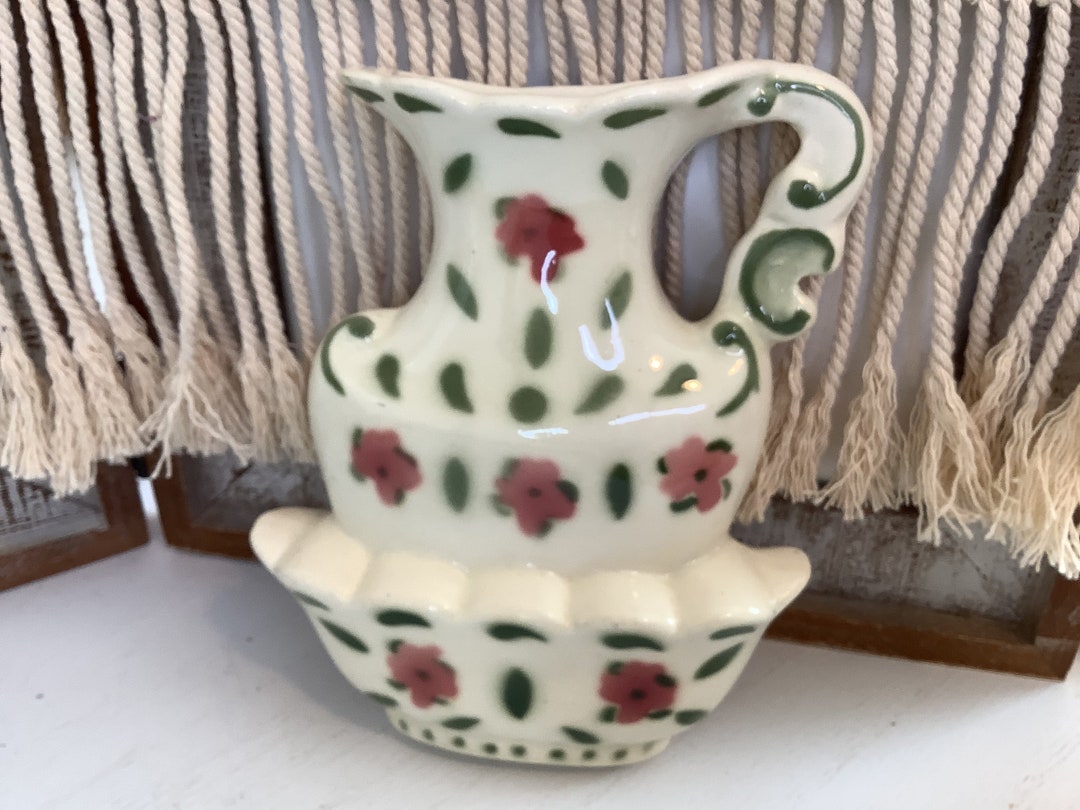 Vintage Made in USA Wall Pocket/wall Vase/mid Century Wall Pocket/wall