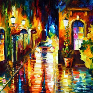 Pode incluir: Uma pintura a óleo impressionista de uma cena de rua europeia à noite. A obra apresenta cores vibrantes, com reflexos de candeeiros de rua e edifícios no pavimento molhado. A cena inclui edifícios, candeeiros de rua e um carro.