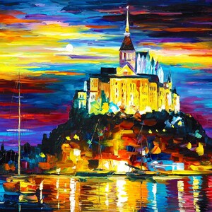 Pode incluir: Pintura a &oacute;leo de um castelo numa colina ao p&ocirc;r do sol. O c&eacute;u &eacute; uma mistura de tons amarelos, laranja e roxos. O castelo &eacute; iluminado com luz quente, e h&aacute; veleiros na &aacute;gua abaixo. A assinatura do artista est&aacute; no canto inferior esquerdo.