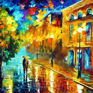 Puede incluir: Pintura al óleo impresionista de una calle lluviosa de la ciudad por la noche. Una pareja camina bajo un paraguas. Los edificios con ventanas iluminadas bordean la calle, reflejándose en el pavimento mojado. La obra utiliza colores vibrantes y pinceladas gruesas.