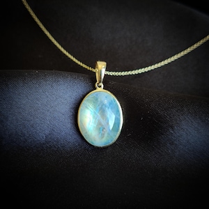 Colgante de piedra lunar arcoíris natural, colgante de piedra lunar arcoíris en oro amarillo macizo de 14 quilates, colgante de piedra natal de junio, joyería de piedra lunar