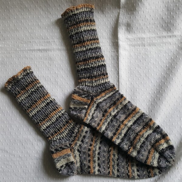 Handgestrickte Socken Gr. 44/45 aus 4-fach Markenwolle