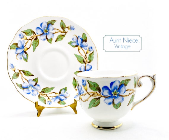 Vintage Rosylyn hu Era Periwinkle with gold accent Teacup and Saucer c.1955-1958