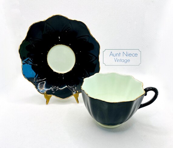Vintage teacup and saucer Paragon Black mint green Scalloped textured cup and flower shaped textured saucer double warrant c.1938-49