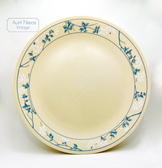 Selection of vintage Corelle by Corning First Of Spring 10'' dinner plates c.1980s