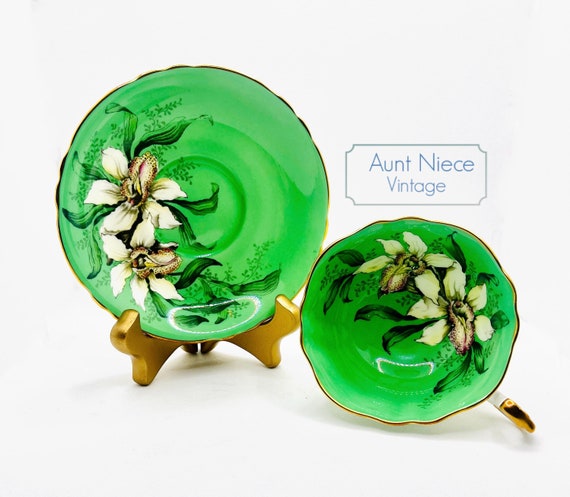 Vintage Paragon Bone China Teacup and saucer double warrant Emerald Green w/ white orchids c.1952 Excellent condition pls see description