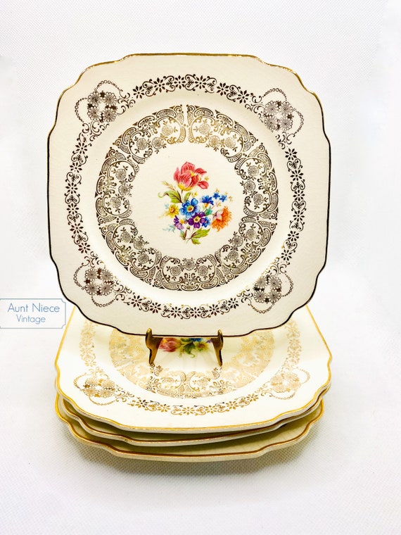 Vintage Floral Gold gilt Queen Anne 6.5'' plates || Set of 4 vintage plates || Vintage Flower decorative dinnerware || Vintage ornate plates