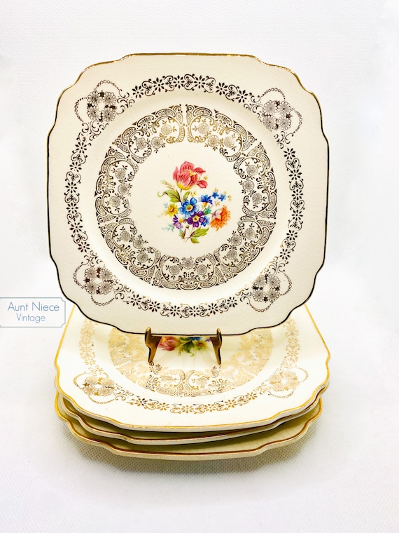 Vintage Floral Gold gilt Queen Anne 6.5'' plates || Set of 4 vintage plates || Vintage Flower decorative dinnerware || Vintage ornate plates