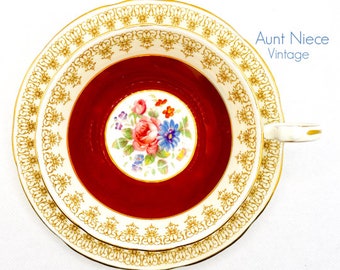 Vintage teacup and saucer  Aynsley Red with ornate gold trim, Floral Gold daisy chain | Vintage Aynsley Bone china B4680 c. 1940s