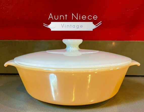 Vintage Anchor Hocking FireKing Peach Lustreware Casserole dish 1.5qt lidded bowl with white lid #447