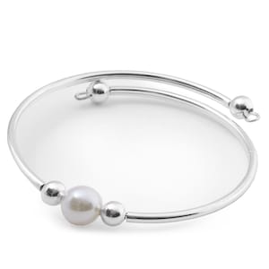 Single Shell Pearl Bracelet / Bangle – White