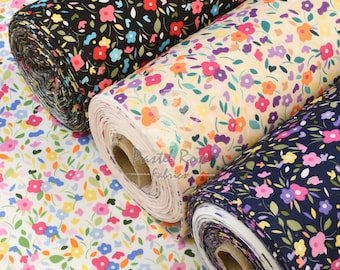 Tissu popeline 100 % coton Little Daisy Floral noir, bleu marine, crème, blanc - Rose & Hubble 112 cm de large, mètre Fat Quarter