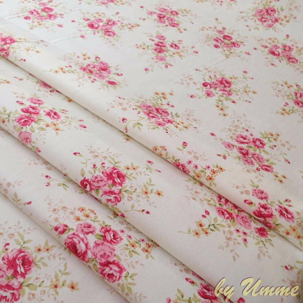 Tissu 100 % coton vintage avec des bouquets de roses roses - Roses & Hubble 114 cm de large, mètre Fat Quarter