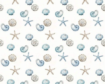 Coquillages éparpillés sur Blanc cassé C14513 Collection Blue Escape par Lisa Audit pour Riley Blake Designs par incréments de 1/2 Yd