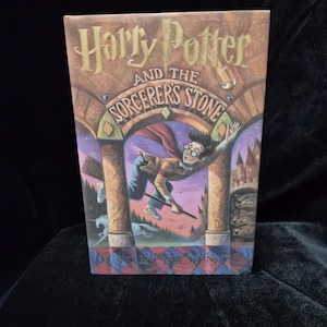 Harry Potter y la piedra filosofal n.° 1, primera edición estadounidense, primera impresión en México (c. 1998).